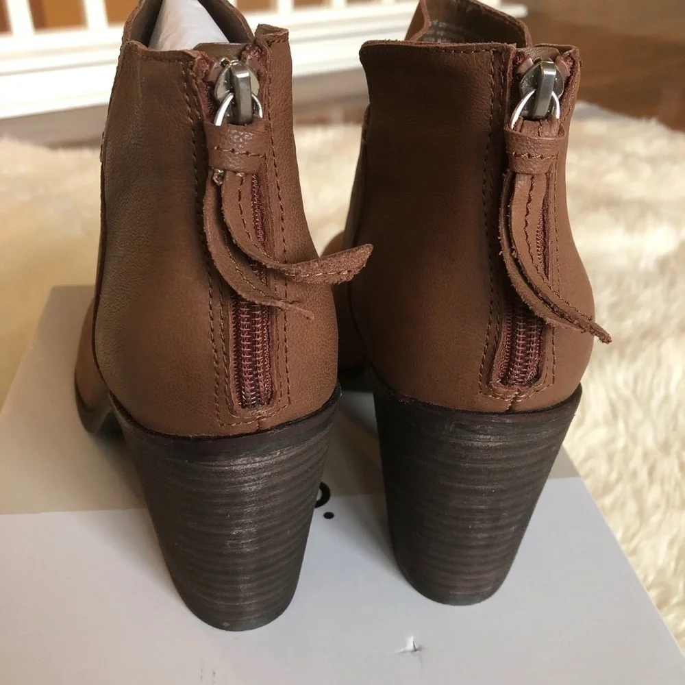 BP Jett Leather Ankle Bootie In Cognac 10
